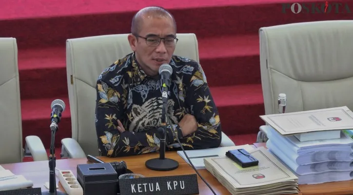 Ketua KPU Hasyim Asy'ari  Dipecat dari Jabatannya sebagai Ketua karena Kasus Asusila.. (Poskota/Ahmad Tri Hawaari)