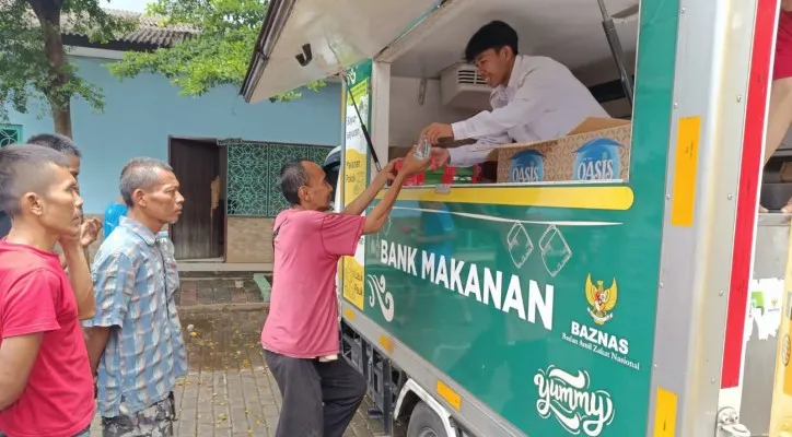 Foto: Bank Makanan Baznas RI menyebar 30.000 paket hidangan berkah ramadhan di Jabodetabek. (Dok. Baznas RI)