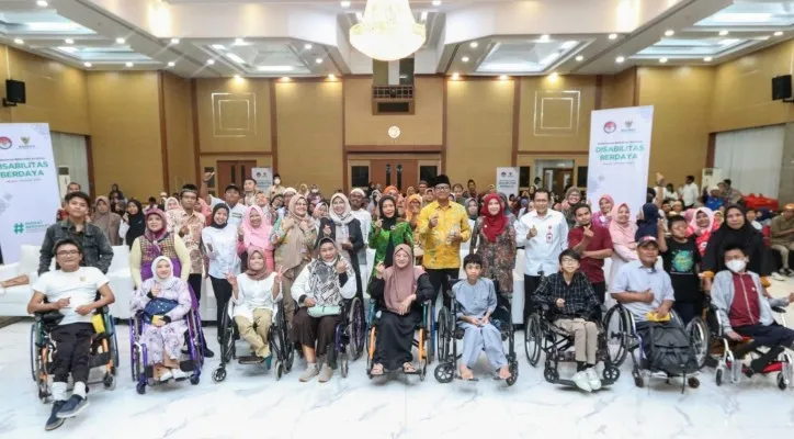 Foto: Baznas RI Berikan Alat Bantu Gerak ke puluhan penyandang disabilitas. (Dok. Baznas RI)