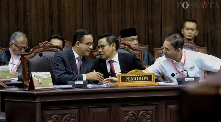 Calon presiden dan calon wakil presiden nomor urut 1 Anies Baswedan dan Muhaimin Iskandar saat menyampaikan sambutan pada acara sidang perdana perselisihan hasil Pilpres 2024 di Gedung Mahkamah Konstitusi, Gambir, Jakarta Pusat, Rabu (27/3/2024).Sidang tersebut beragenda pemeriksaan pendahuluan dengan penyampaian permohonan dari pemohon dan dalam berkas gugatan, AMIN meminta MK untuk membatalkan hasil Pilpres 2024 yang ditetapkan KPU serta meminta pemungutan suara ulang di seluruh Indonesia.(Poskota/Ahmad Tri Hawaari)