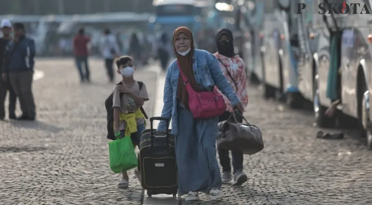 Sejumlah peserta program mudik gratis Lebaran. (Poskota/Ahmad Tri Hawaari)