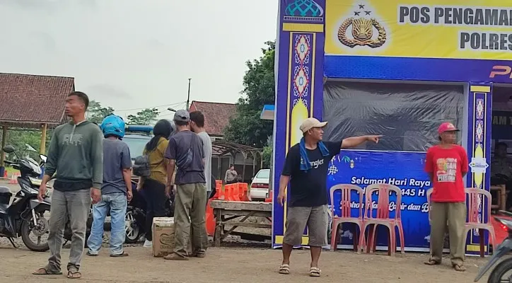 Para pemudik berdatangan di Terminal Bus AKAP Tarogong Pandeglang. (Foto: Samsul Fatoni).