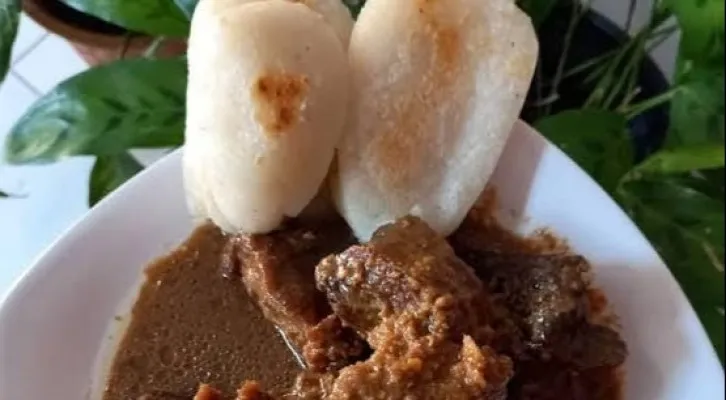 Makanan lebaran khas Banten uli dan semur daging kerbau. (Foto/dok warga)