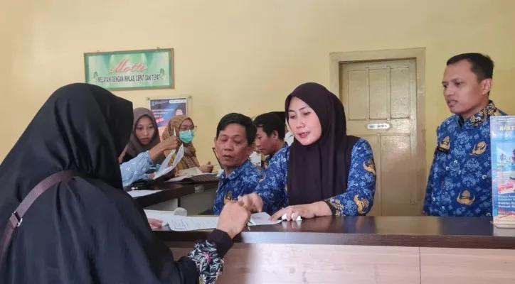 Aktivitas pelayanan di kantor Disdukcapil Kabupaten Serang. (Dok: Diskominfo Kabupaten Serang)