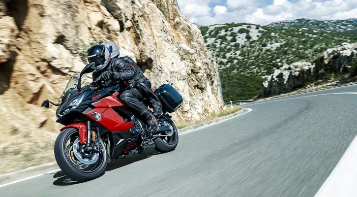 Motor Touring Kawasaki Ninja 1000SX 40th ANNIVERSARY Edition Resmi Hadir di Jepang (Foto: greatbiker)