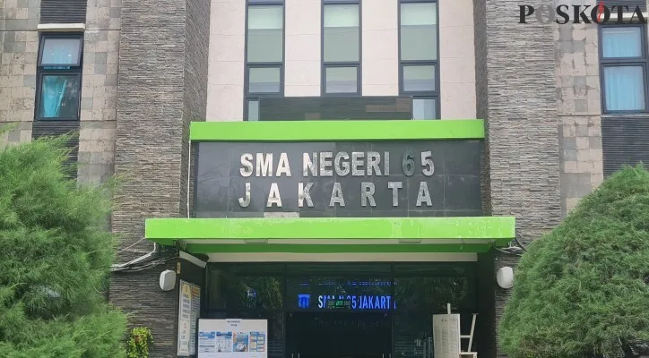 Pintu masuk SMAN 65 Jakarta Barat (Jakbar). (Poskota.co.id/Pandi Ramedhan)