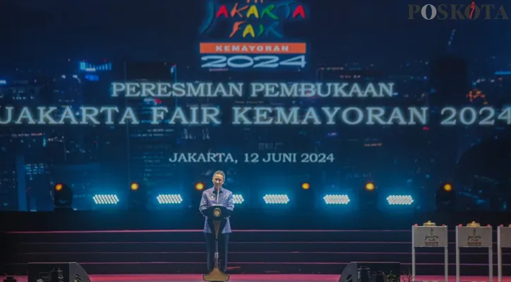 PJ Gubernur DKI Jakarta, Heru Budi Hartono memberikan sambutan Jakarta Fair 2024 di Jakarta Internasional Expo (JIEXPO), Kemayoran, Jakarta Pusat, Rabu (12/6/2024). Presiden Joko Widodo (Jokowi) meresmikan Pekan Raya Jakarta (PRJ) atau Jakarta Fair Kemayoran 2024 pada Rabu (12/6) Gelaran PRJ ke-55 sekaligus memeriahkan HUT Jakarta yang menginjak usia ke-497 pada 22 Juni 2024 yang akan dilaksanakan 12 Juni hingga 14 Juli 2024. (Poskota.co.id/Ahmad Tri Hawaari)