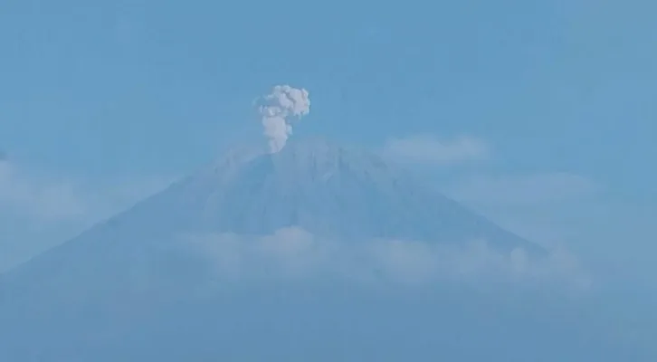 Gunung Semeru kembali erupsi pada Sabtu, 15 Juni 2024. (Dok. PVMBG Badan Geologi)