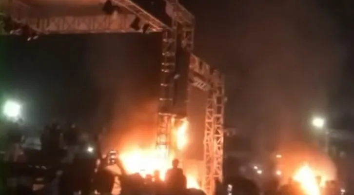 Panggung festival musik di Kecamatan Pasar Kemis, Kabupaten Tangerang terbakar. (Tangkap layar Instagram/@infobalaraja)