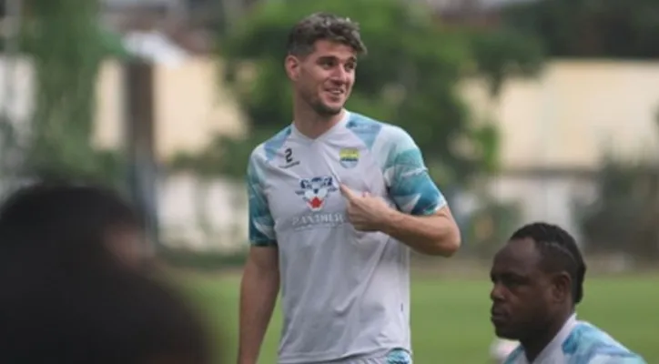 Nick Kuipers sudah kembali bergabung latihan bersama tim Persib Bandung. (persib.co.id)