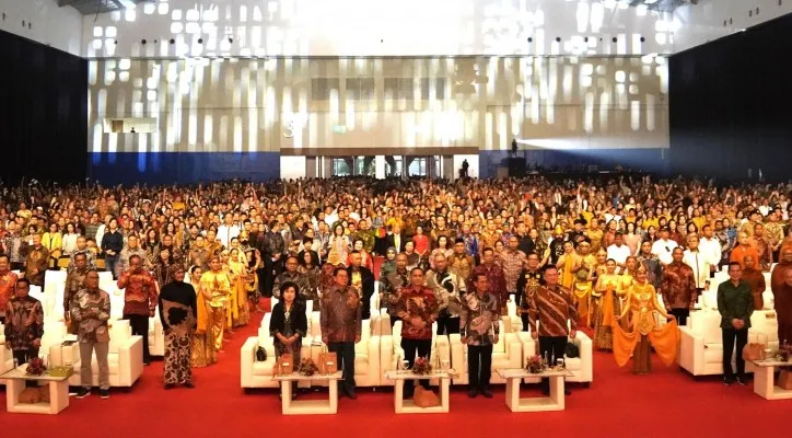 Foto: Wamenag Saiful Rahmat Dasuki saat menyampaikan sambutan mewakili Menteri Agama Yaqut Cholil Qoumas pada Sannipata Nusantara Waisak 2024 di Indonesia Convention Exhibition (ICE), BSD, Tangerang Selatan. (Dok. Ditjen Bimas Buddha)