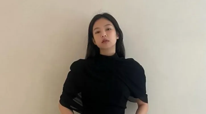 Agensi Minta Maaf, Video Jennie BLACKPINK Ngevape di Dalam Ruangan Tersebar (Instagram/@jennierubyjane)