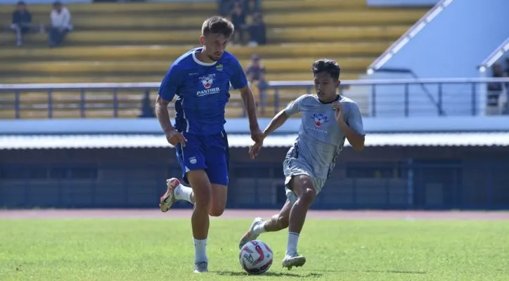 Mateo Kocijan dalam sesi latihan Persib Bandung. (persib.co.id)