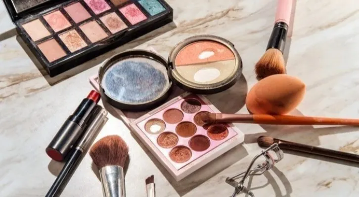 6 cara memanfaatkan makeup expired menjadi serbaguna dan kreatif (Foto: Pinterest)