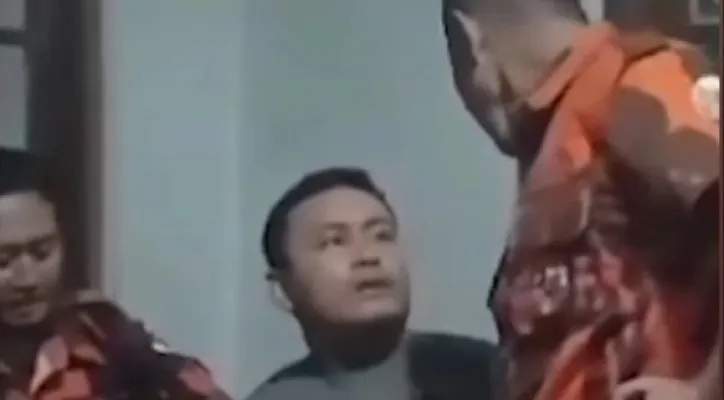 Video salah satu oknum ormas intimidasi warga pelapor pungli di kebumen (Foto: Instagram/@lagi.viral)