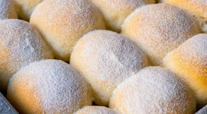 Apakah kamu pecinta roti manis yang lembut dan menggugah selera? Jika iya, Anda wajib mencoba resep Thai Milk Bun ala Chef Luvita Ho (Foto : Pinterest)