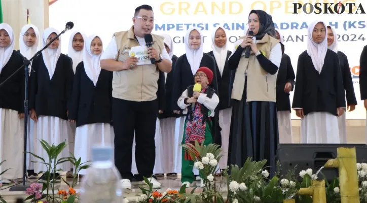 Pembukaan kegiatan kompetisi sains madrasah di KabupatenTangerang. (Poskota/Veronica)