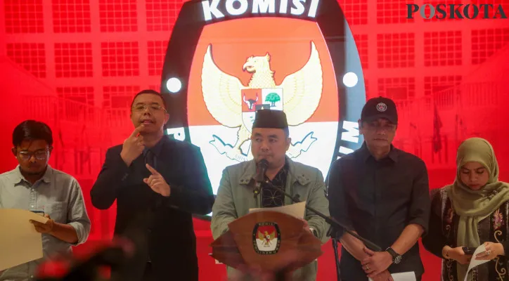 Ketua KPU Mochammad Afifuddin didampingi sejumlah Komisioner KPU.Poskota/Ahmad Tri Hawaari