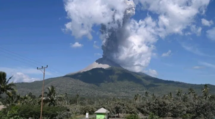 Gunung Lewotobi Laki-Laki erupsi pada Minggu, 1 September 2024, sekitar pukul 14.09 Wita. (Dok. PVMBG Badan Geologi)