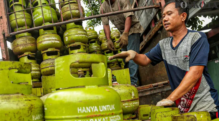 Berikut petunjuk mendaftarkan diri sebagai pangkalan tabung gas elpiji 3 kg bersubsidi.(Sumber: Poskota/Ahmad Tri Hawaari)