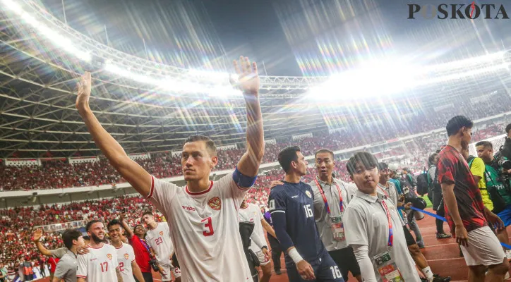 Sejumlah pesepak bola Timnas Indonesia berebut bola dengan pesepak bola Timnas Australia pada laga Grup C putaran ketiga Kualifikasi Piala Dunia 2026 Zona Asia di Stadion Utama Gelora Bung Karno, Senayan, Jakarta Pusat, Selasa (10/9/2024). Timnas Indonesia berhasil menahan Imbang Australia dengan skor 0-0 pada babak putaran ketiga Kualifikasi Piala Dunia 2026 Zona Asia.Poskota/Ahmad Tri Hawaari