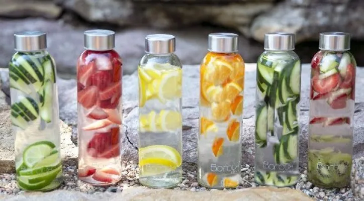 Infused water memberikan kesegaran dan kesehatan pada air yang diminum, berikut resepnya. (Pinterest/00:00)