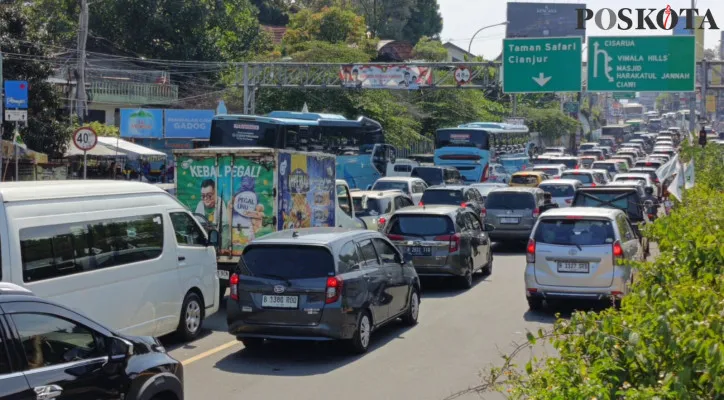 One Way arah puncak di jalur wisata Puncak Bogor (Panca Aji)