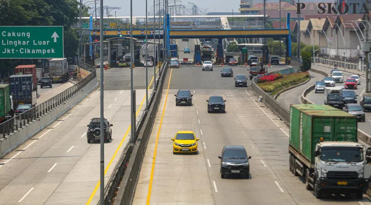 Cara  mengecek tarif tol secara online langsung dari HP Anda saat mudik Lebaran 2025. (Poskota/Ahmad Tri Hawaari)