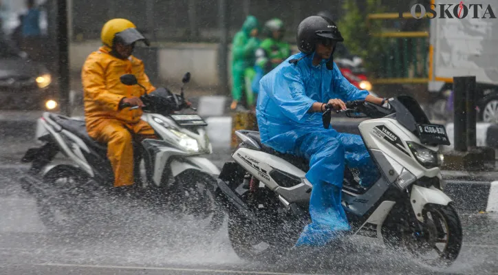 Pemprov Jakarta sudah menyiapkan anggaran untuk modifikasi cuaca guna mencegahan bencana hidrometeorologi. (Sumber: Poskota/Ahmad Tri Hawaari)