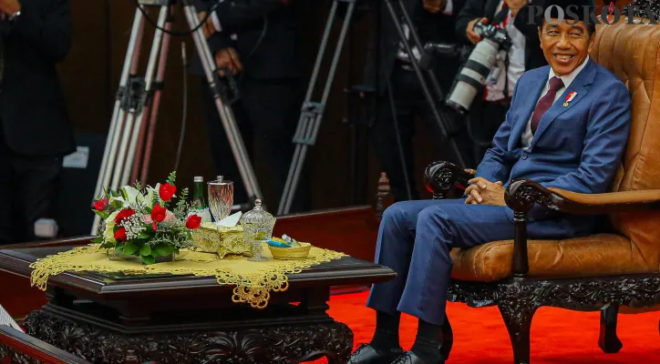 Presiden RI Joko Widodo saat menghadiri pelantikan dan sidang awal masa jabatan Anggota DPR, MPR dan DPD di Gedung Nusantara II, Komplek Parlemen, Senayan, Jakarta Pusat, Selasa (1/9/2024). Sidang Awal Masa Jabatan dan Pelantikan Anggota MPR/DPR/DPD RI Periode 2024-2029 di laksanakan di Gedung Nusantara II, Komplek Parlemen sebanyak 580 anggota DPR RI dan 152 anggota DPD RI terpilih dari hasil pemilu legislatif 2024.Poskota/Ahmad Tri Hawaari