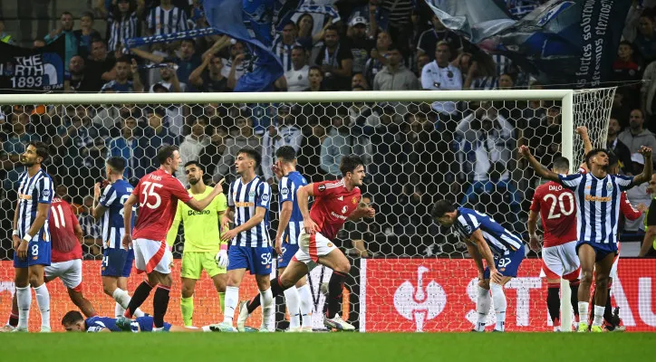 Porto 3-3 Man United, Harry Maguire jadi pahlawan tim dengan gol telatnya diujung laga. (X/Manchester United)