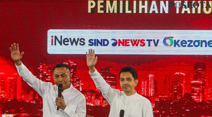 Pasangan Cagub-Cawagub DKI Jakarta, Dharma Pongkrekun-Kun Wardana di JIExpo Kemayoran, Jakarta Pusat, Minggu (6/10/2024). Debat perdana tersebut mengangkat tema penguatan SDM dan transformasi Jakarta menjadi Kota Global.Poskota/Ahmad Tri Hawaari