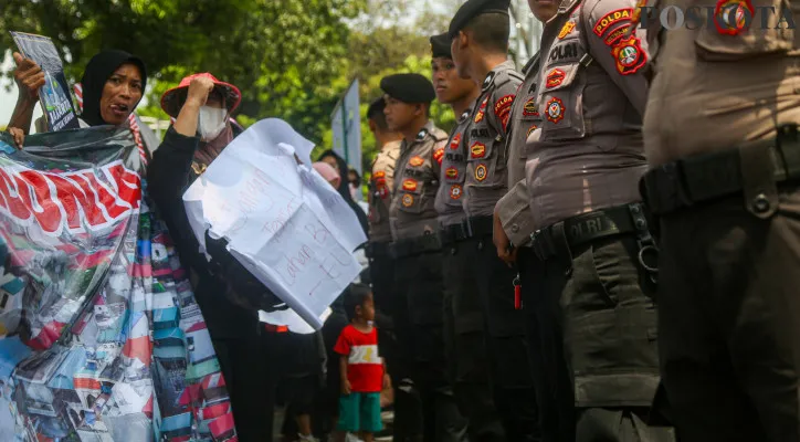 Ilustrasi - Polisi disiagakan menjaga aksi massa. (Poskota/Ahmad Tri Hawaari)