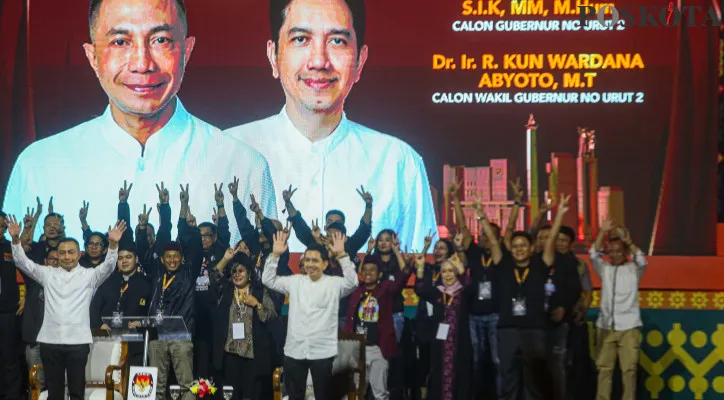 Calon Gubernur dan Wakil Gubernur DKI Jakarta, Dharma Pongrekun dan Kun Wardana Abyoto. (Poskota/Ahmad Tri Hawaari)