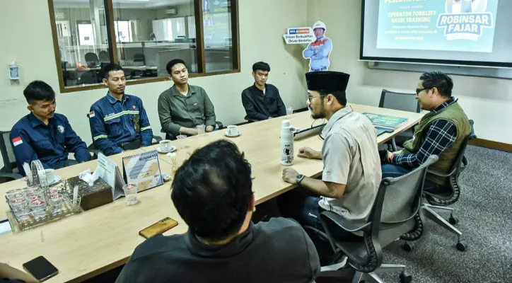 Foto: Puluhan Warga Cilegon, Banten ikuti pelatihan Yayasan Sastroprawira Foundation Pelatihan Operator Forklift Basic Training. (Dok. Panitia)