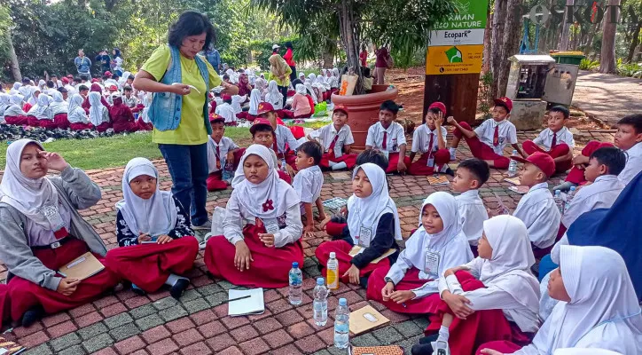 Edukasi Pengolahan Sampah Plastik Dari Bekas Bungkus Kopi Oleh Siswa SD