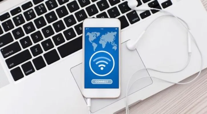 Ternyata akses free WiFi atau WiFi gratis bisa saja menyimpan potensi bahaya jika salah menggunakannya. (Pinterest/popsci)