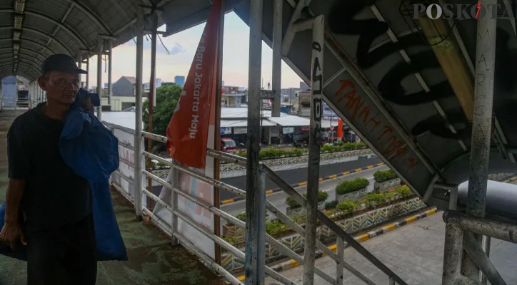JPO Senen Tak Terawat Banyak Aksi Vandalisme dan Besi Berkarat