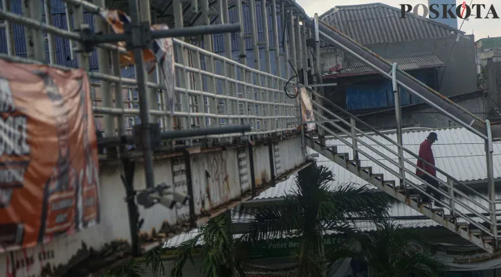 JPO Senen Tak Terawat Banyak Aksi Vandalisme dan Besi Berkarat