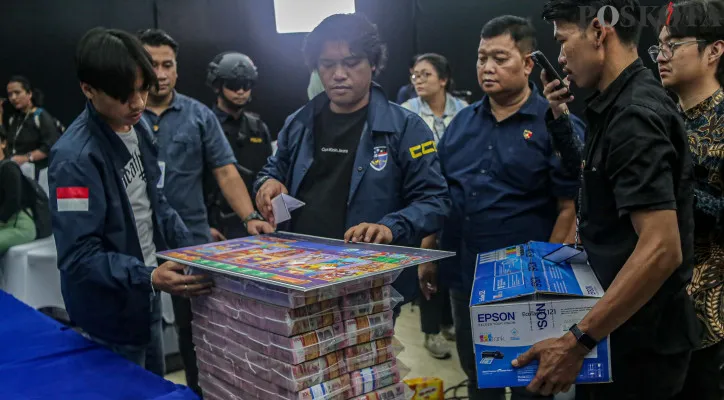 Pemerintah mencatat perputaran judi daring telah mencapai Rp900 triliun pada tahun 2024 yang mayoritas pemainnya merupakan masyarakat kelas menengah ke bawah dan saat ini pemerintah terus melakukan upaya masif dalam pemberantasannya. Poskota/Ahmad Tri Hawaari