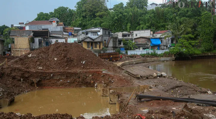 Musim Penghujan Tiba, Normalisasi Kali Ciliwung Di Rawajati Ditargetkan Rampung Akhir 2024