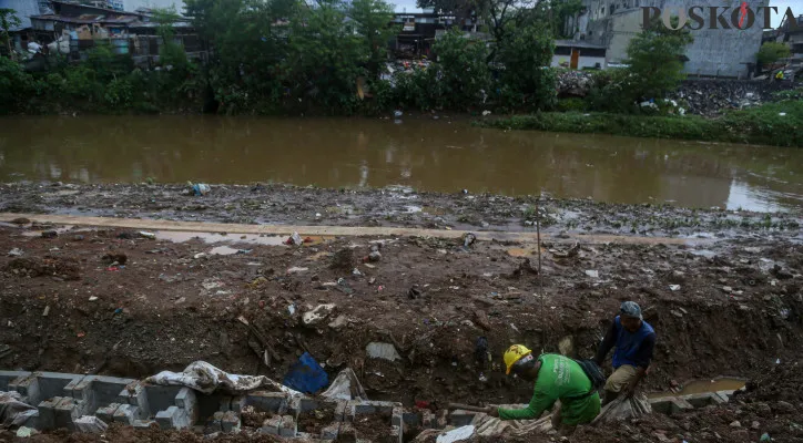 Musim Penghujan Tiba, Normalisasi Kali Ciliwung Di Rawajati Ditargetkan Rampung Akhir 2024