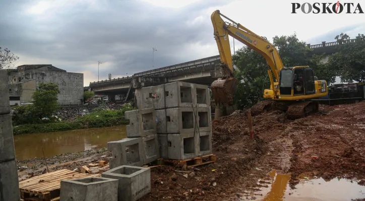 Musim Penghujan Tiba, Normalisasi Kali Ciliwung Di Rawajati Ditargetkan Rampung Akhir 2024