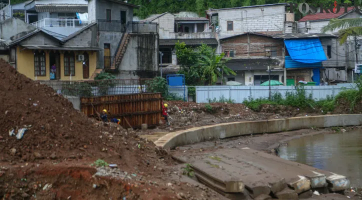 Musim Penghujan Tiba, Normalisasi Kali Ciliwung Di Rawajati Ditargetkan Rampung Akhir 2024