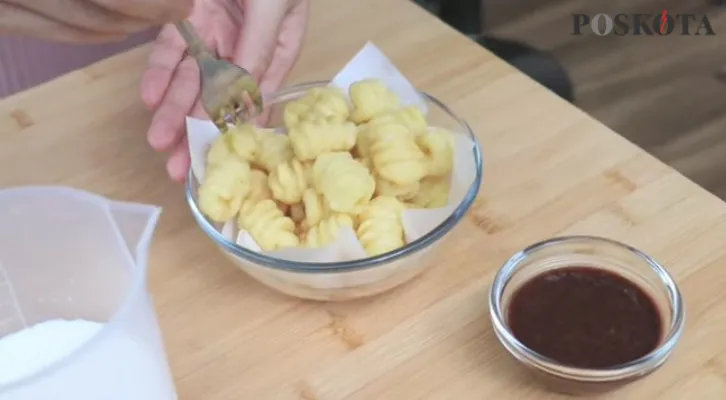 Resep Churros Mini Simpel, Cocok Untuk Cemilan Saat Weekend (Foto: YouTube Devina Hermawan)