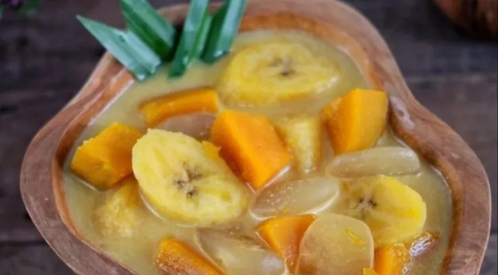 Kolak Pisang Uli dan Ubi, camilan lezat bikin rindu kehangatan bulan suci Ramadan. (Pinterest)