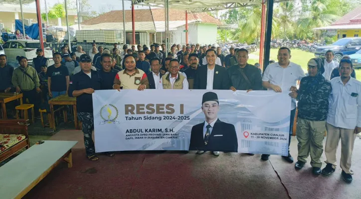 Anggota Komisi IV DPRD Jawa Barat, Abdul Karim bersama warga saat reses I di Kabupaten Cianjur. (Dok. Abdul Karim)