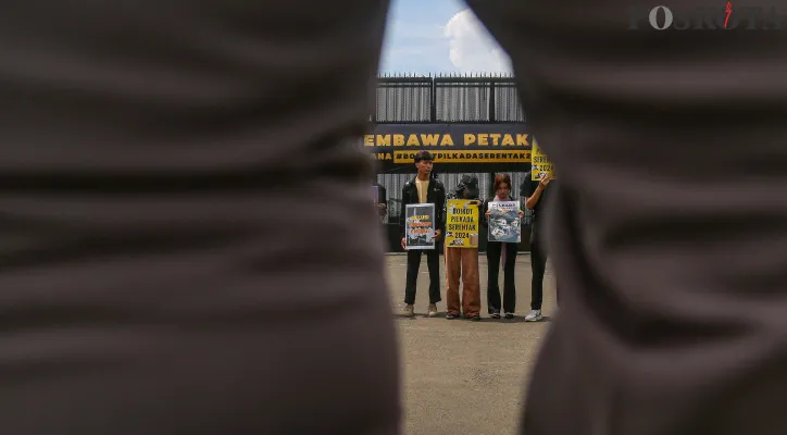 Aksi Tolak Pilkada 2024 Serentak Membawa Petaka di Depan Gedung DPR