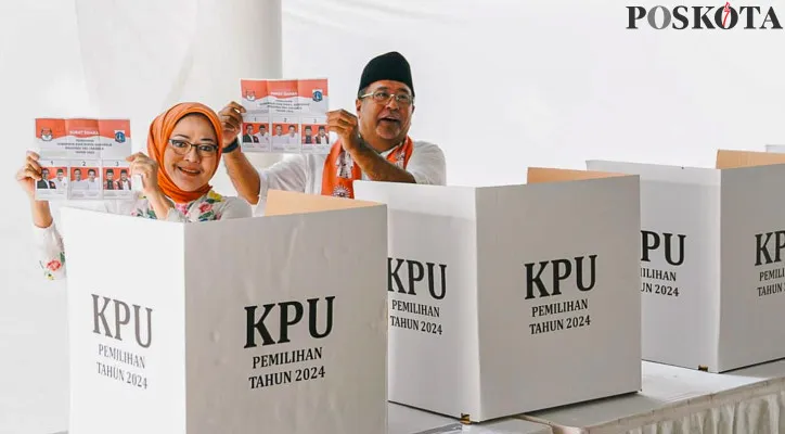 Senyum Semringah Rano Karno Gunakan Hak Suara di TPS 065 Lebak Bulus