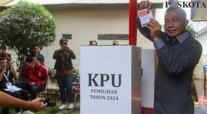 Momen Dharma Pongrekun dan Warga Disabilitas Nyoblos di TPS 31 Lebak Bulus